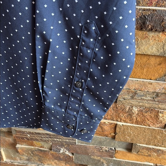 Gorgeous lightweight Perry Ellis Navy Diamond Button-Up Dress Shirt - Picture 4 of 6